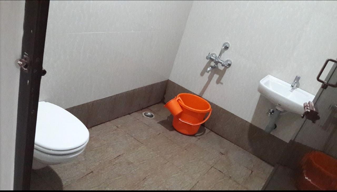 Hotel Gowri Sankar Ambāsamudram Exteriör bild